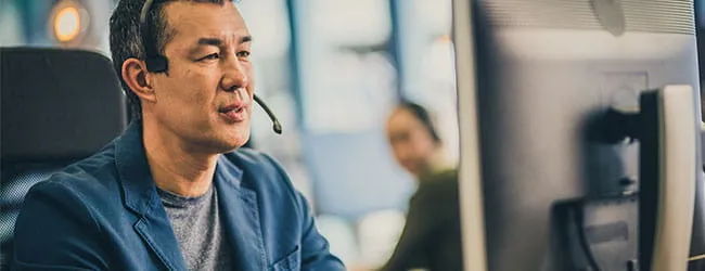 What is the Difference Between IVR and Live Agents in a Contact Center?